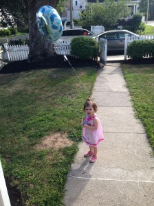 And here come the cousins, complete with the "It's a Boy" balloon!